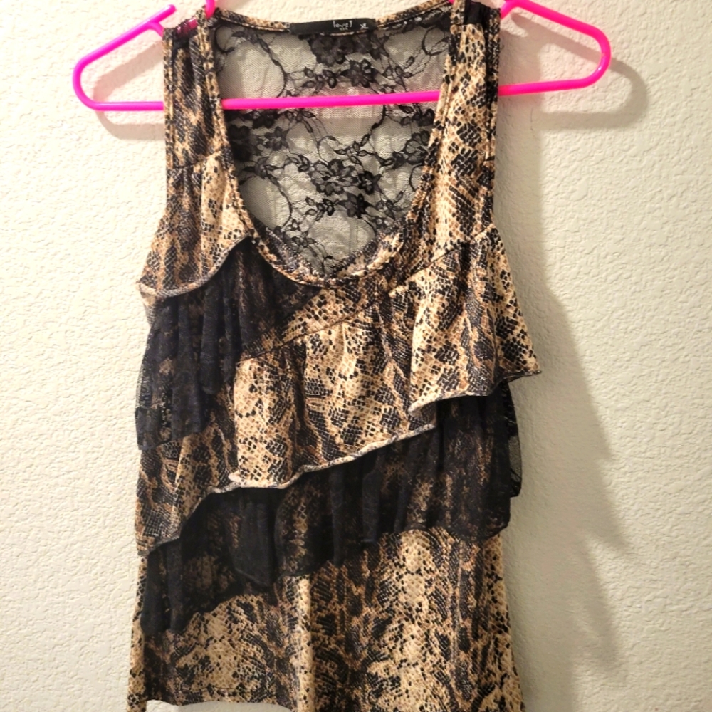 Sleeveless shirt
